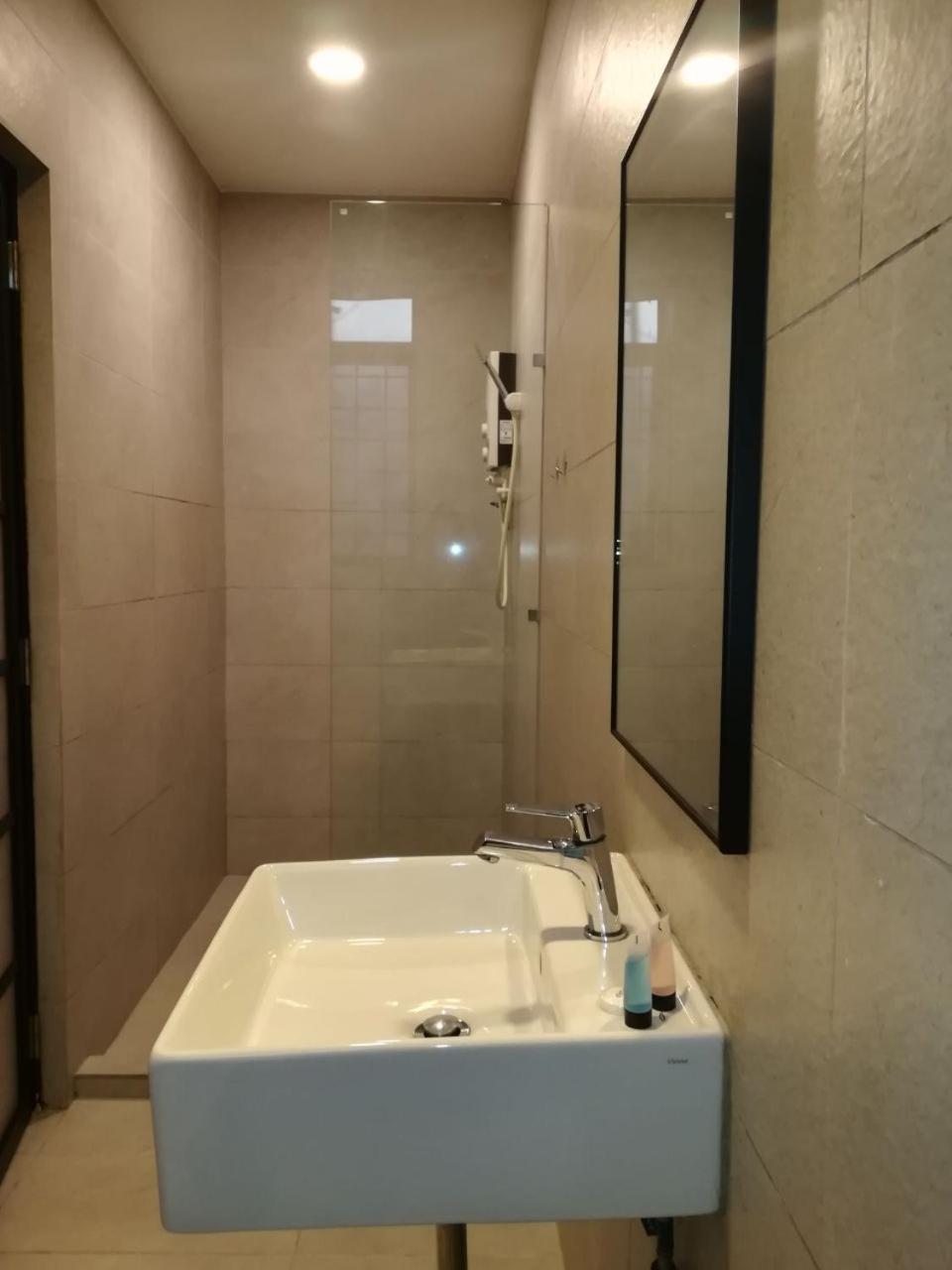 The Daily Hotel Kota Kinabalu Ngoại thất bức ảnh