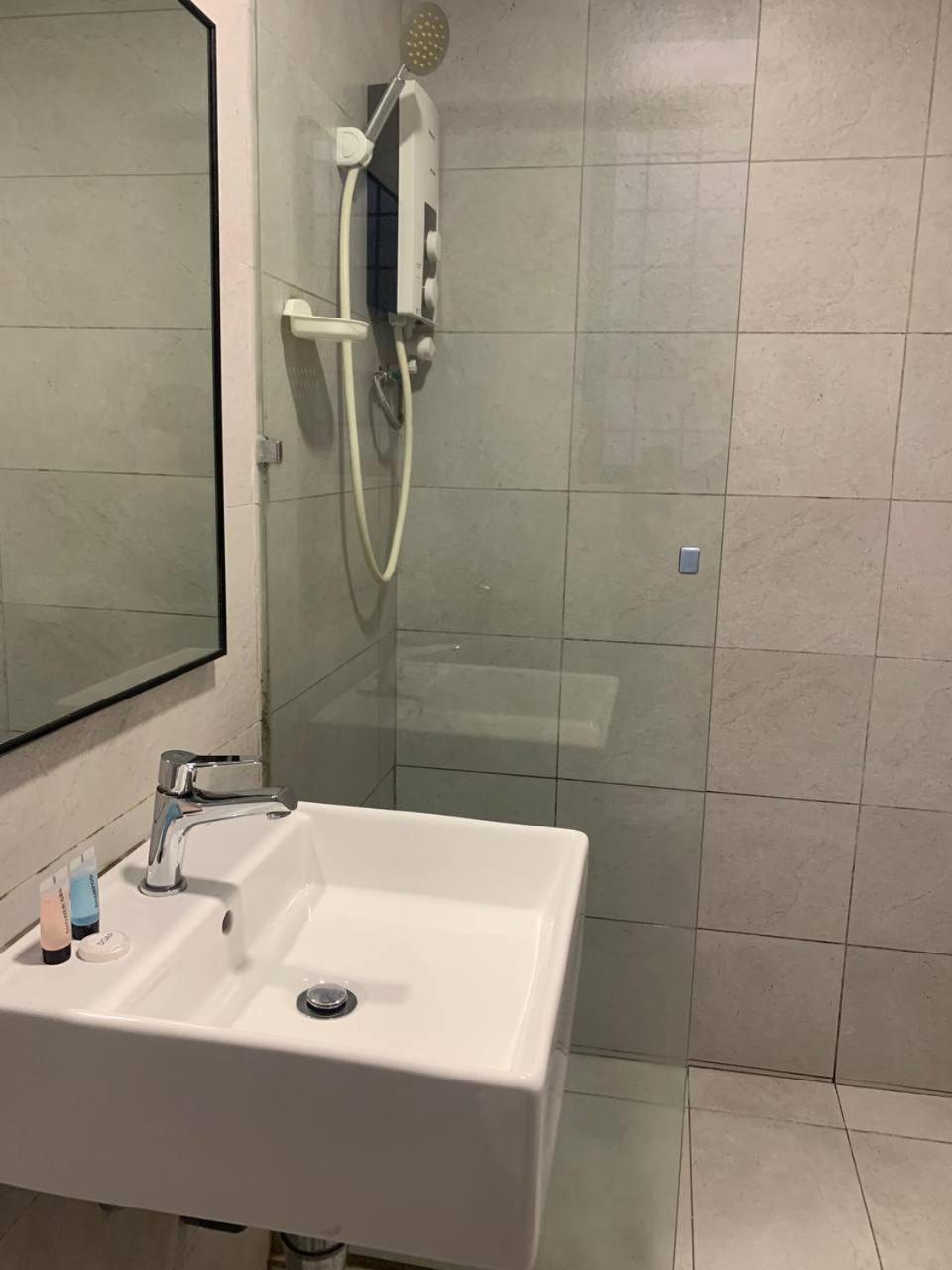 The Daily Hotel Kota Kinabalu Ngoại thất bức ảnh