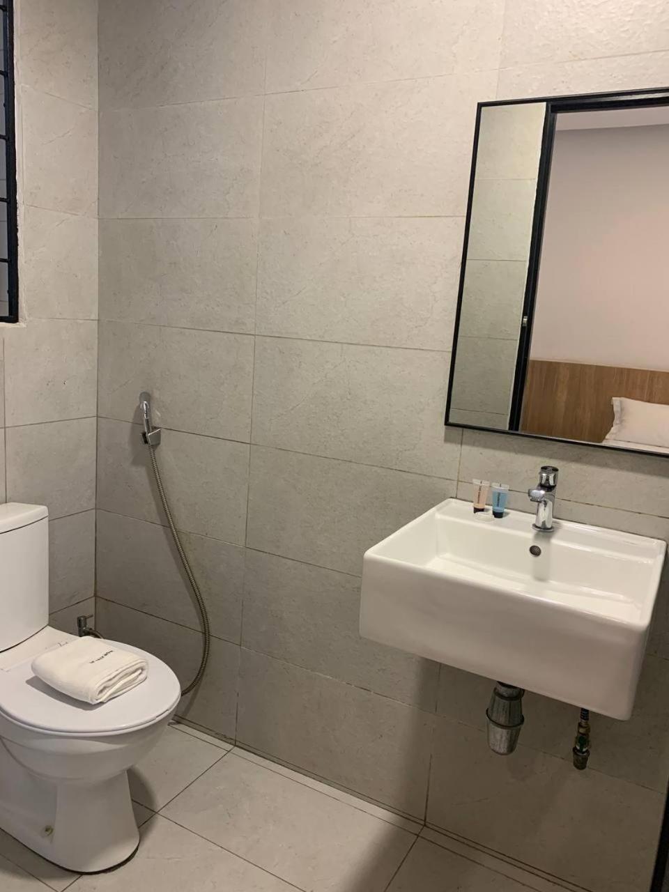 The Daily Hotel Kota Kinabalu Ngoại thất bức ảnh